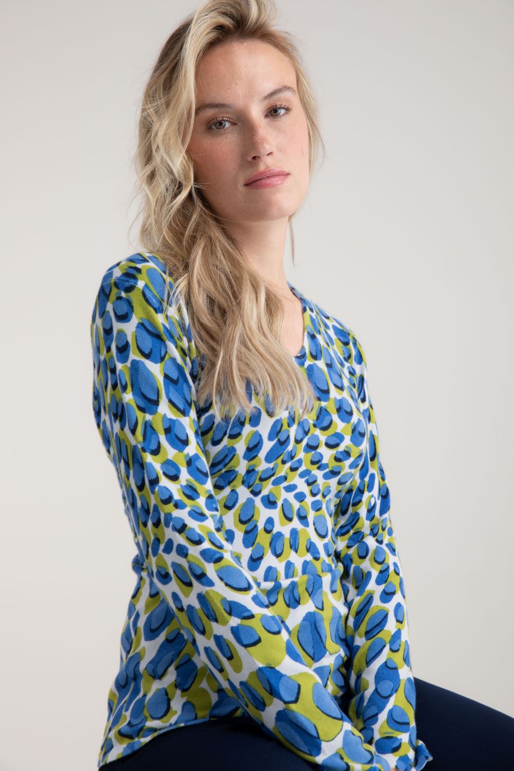 Long Sleeve V-Neck Spots Sweater