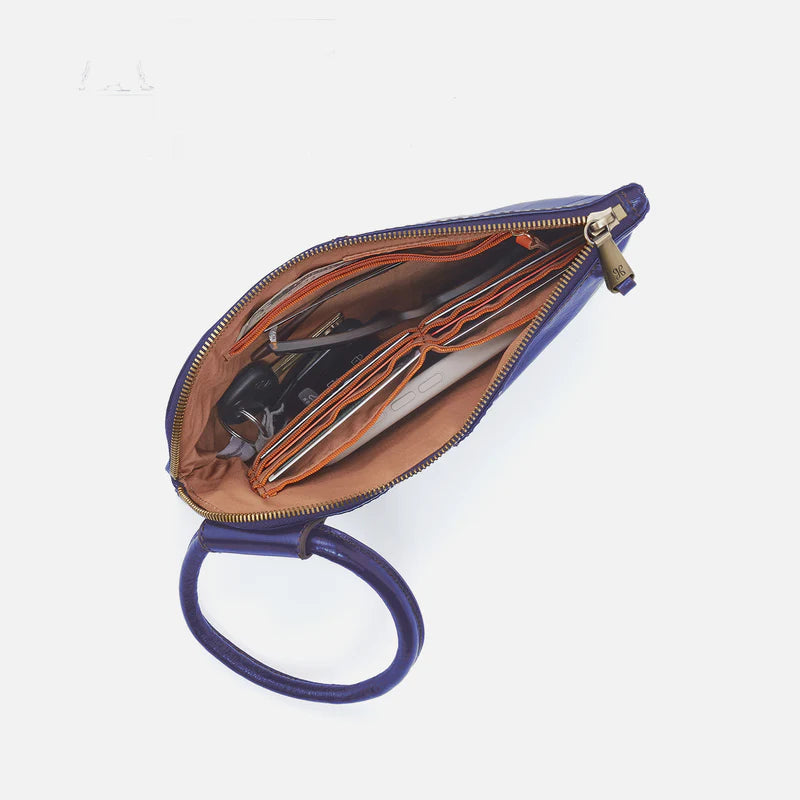 Sable Wristlet in Winter Violet