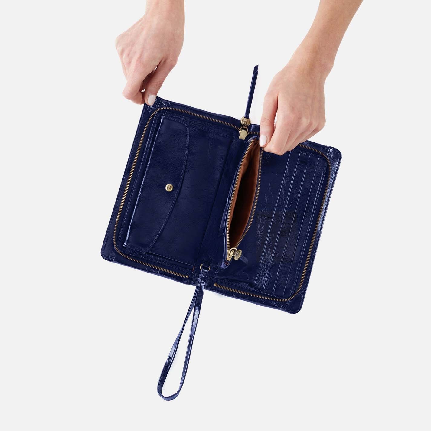 Evolve Hobo Wristlet
