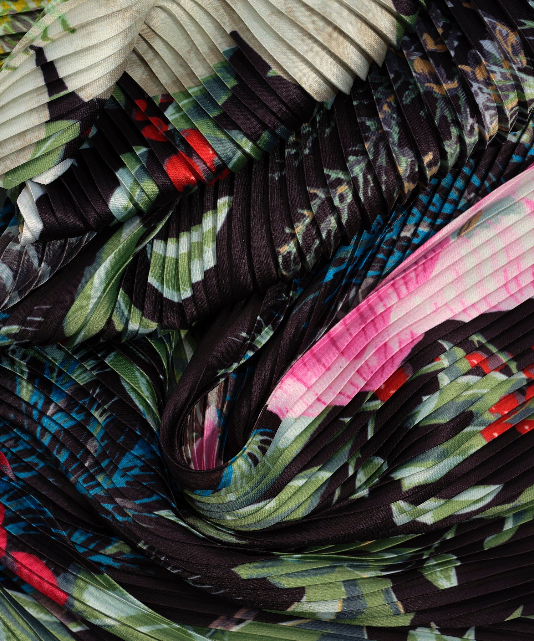 Amaryllis Pleat Diamond Scarf