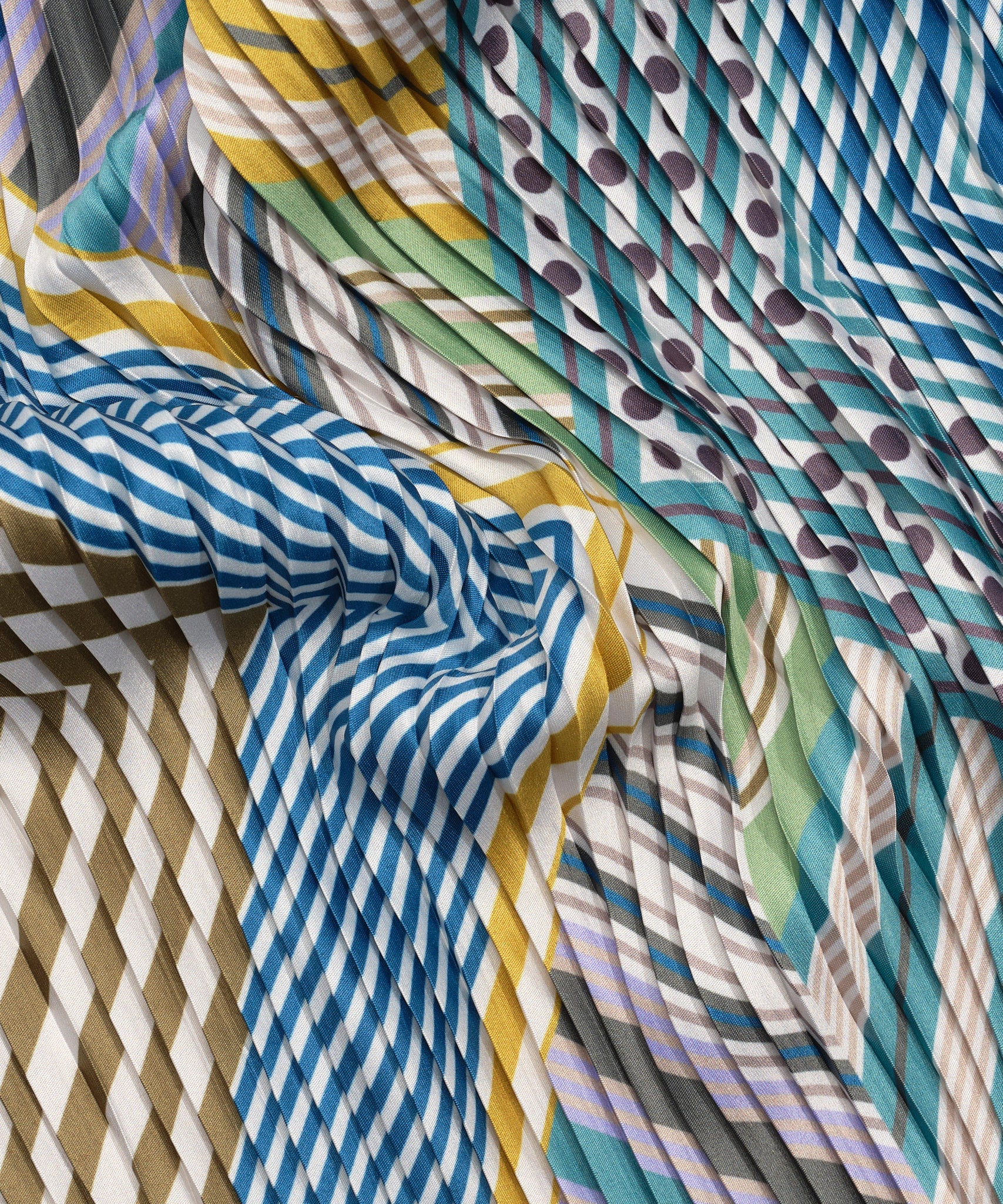 Downtown Pleated Diamond Scarf