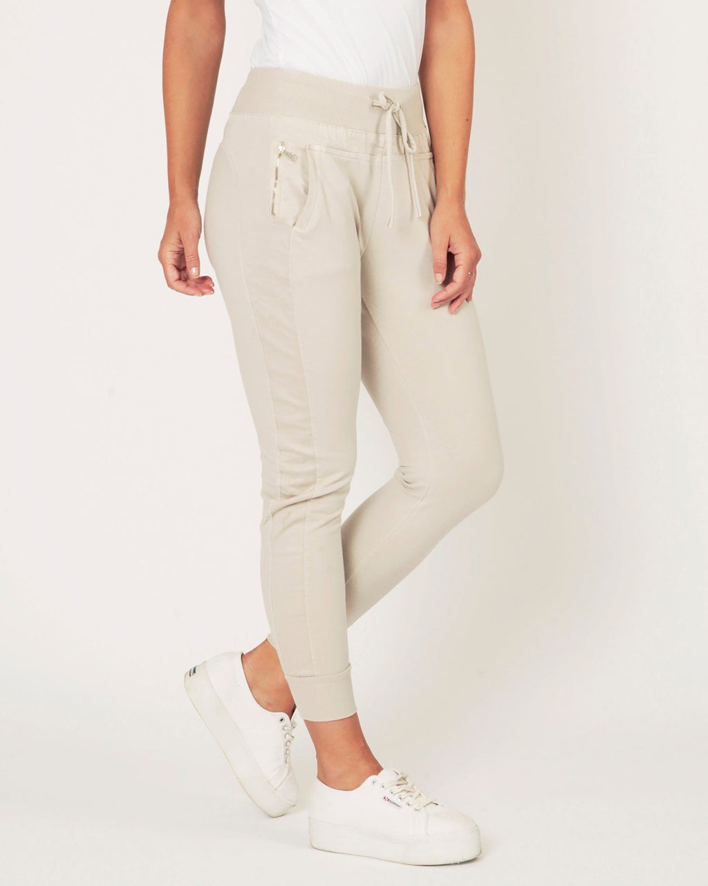 Ultimate Jogger Sand | Suzy D