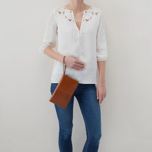 Evolve Wristlet | Truffle
