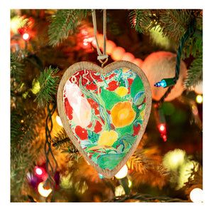 Airlifting Heart Ornament | Floral